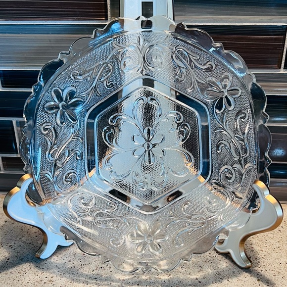 Vintage Indiana Glass Daisy Pattern Pressed Glass small miscellaneous bowl EUC - Picture 1 of 9